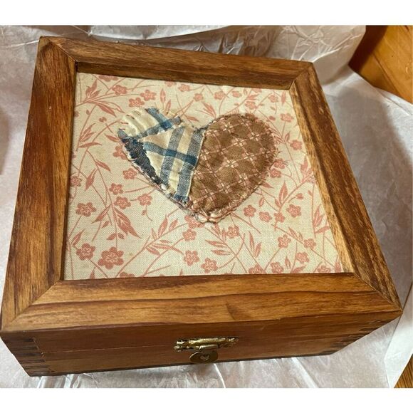 Vintage Wood Keepsake Box - Picture 1 of 5